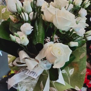 Bouquet di rose e lisianthus